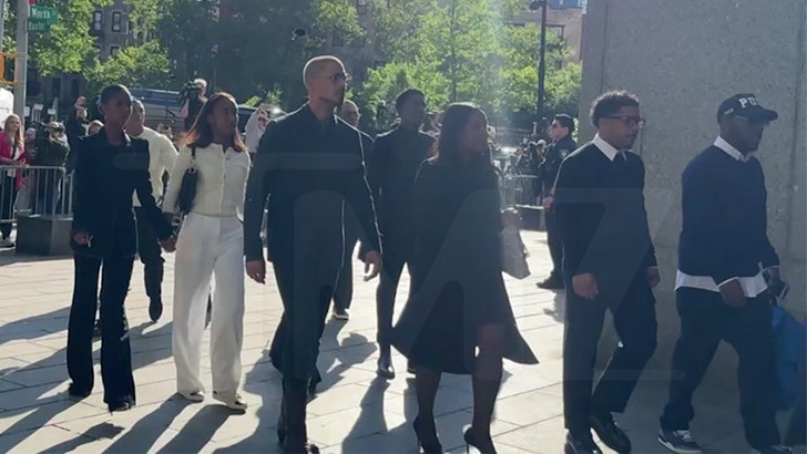 9e3d5903699b419fa9a0a40b7c9102e0_md 051225_diddy_court_arrivals_kal