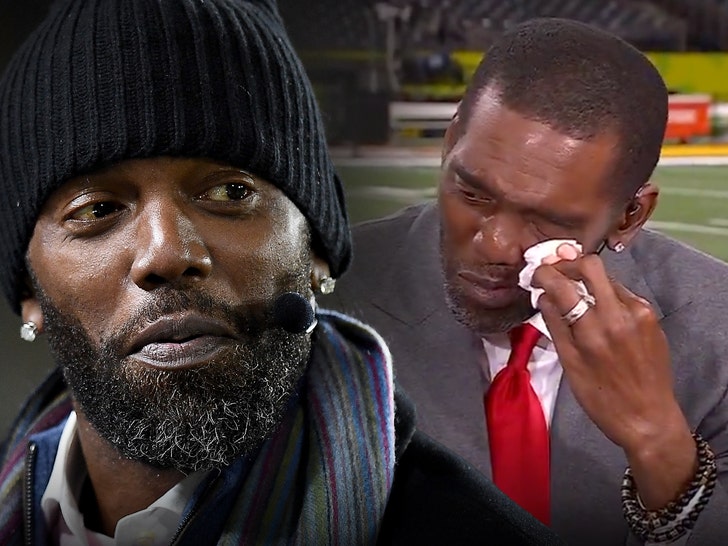 9e5d1de8e60442f3a00d8a4511449068_md randy moss cries after ESPN crew welcomes him back on Super Bowl