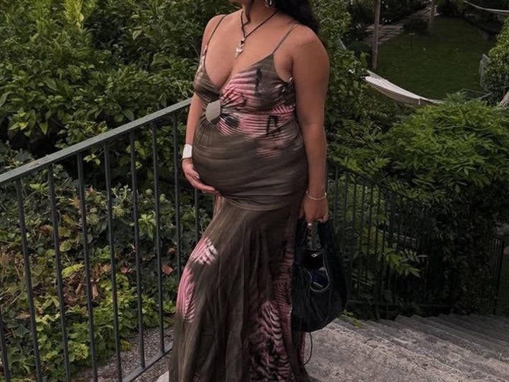 9f157b563d8a42d49ab698e15d650d96_md Celebrity Baby Bumps -- Guess the Preggo Bellies!
