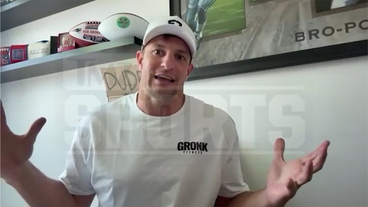 a0f4d969b22742019c12d6cfc5cc99a7_md rob-gronkowski-patriots-kal-04-14-25
