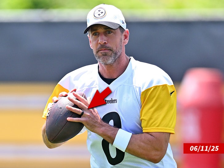 aaron rodgers ring steelers sub getty swipe 2