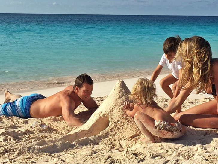 a19a07d522f0585c8334d2581ad509b3_md Tom Brady and Gisele Bundchen's Family Photos