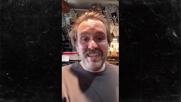 a2e0c4bd2ebb42e884fd06f65a7b4163_md 021025-chris-candy-super-bowl-affleck-kal