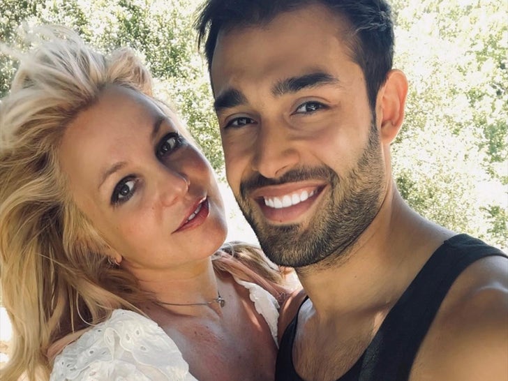 a36bc72af2d24748acdfb3482d859397_md-4 Sam Asghari and Britney Spears Happier Times