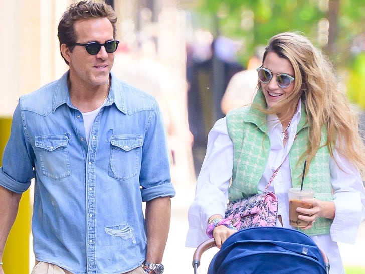 a639e0735bb444cca7366fe3b96f414e_md Ryan Reynolds and Blake Lively All Smiles Strollin' With The Stroller In NYC