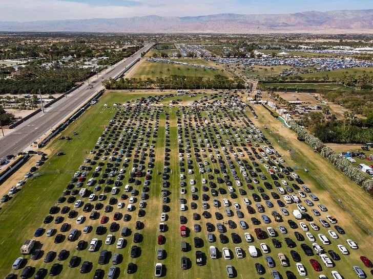 a648be35466f4ec08b9e0a9728f31d91_md Cars Lined Up In Bad Traffic To Get Into Coachella 2025