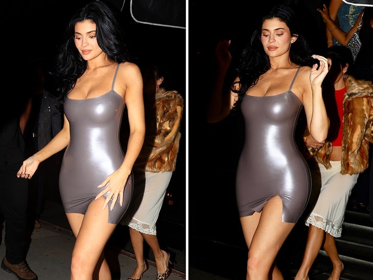 a72e3e02ad734f7cb58441547ce52f04_md Kylie Jenner Steps Out in Chrome Khy Dress