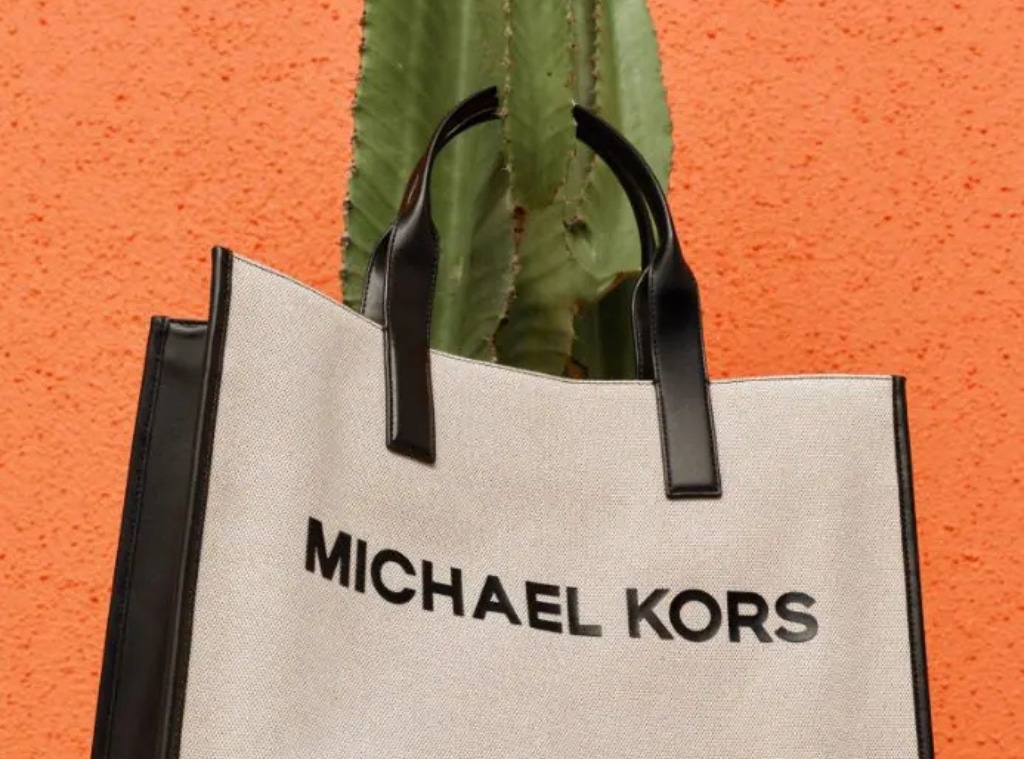 a79c9c7f-0580-4eed-b87d-58810864c3e8_1744036112 Shop MK Outlet Sale_1024x759.jpg