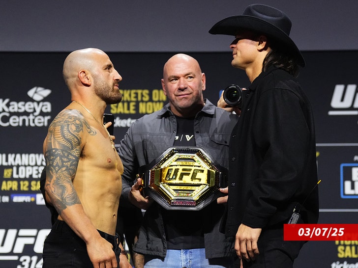 Alexander-Volkanovski-and-Diego-Lopes-getty-1