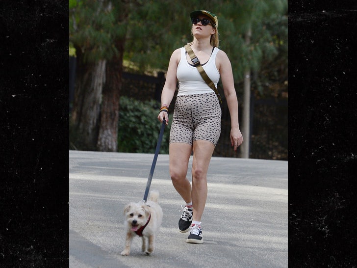 a8a3582c63e946c4a28e39c42a7d9452_md Emily Osment  the image direct