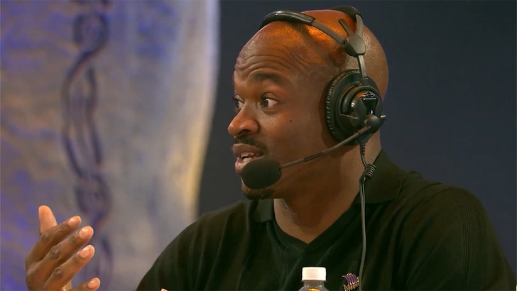 a994857934e04b2887548376dcd53067_md adrian-peterson-kal-04-25-2025