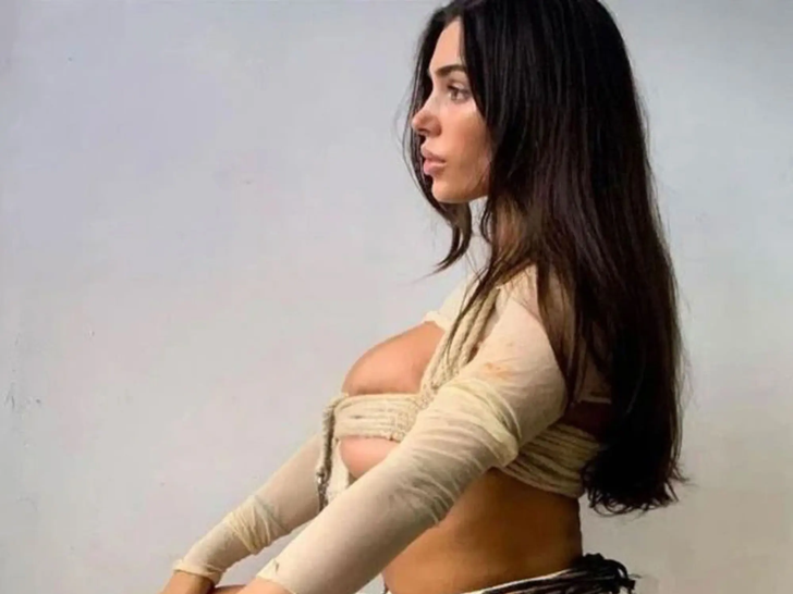 Bianca Censori Hot Shots