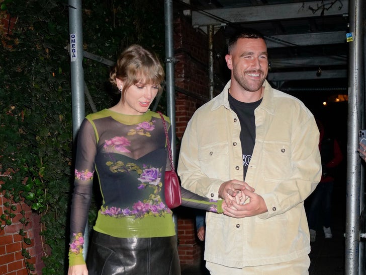 aae96b82f0724ad0b18059ccf7c4f0f9_md Taylor Swift And Travis Kelce Together