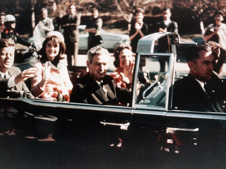 ab0177be4da155f6a571c7db51134399_md John F. Kennedy Assassination Photos