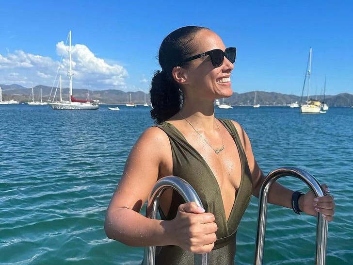 ab99983d707740ebaf4232a3a1b37d0a_md Bikini Babes Steppin' Up -- See Ya Ladder!