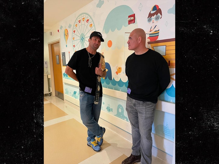 ae41e0861a8c4fd8b828c4f3a39b3fae_md cain velasquez with luke rockhold insta 2