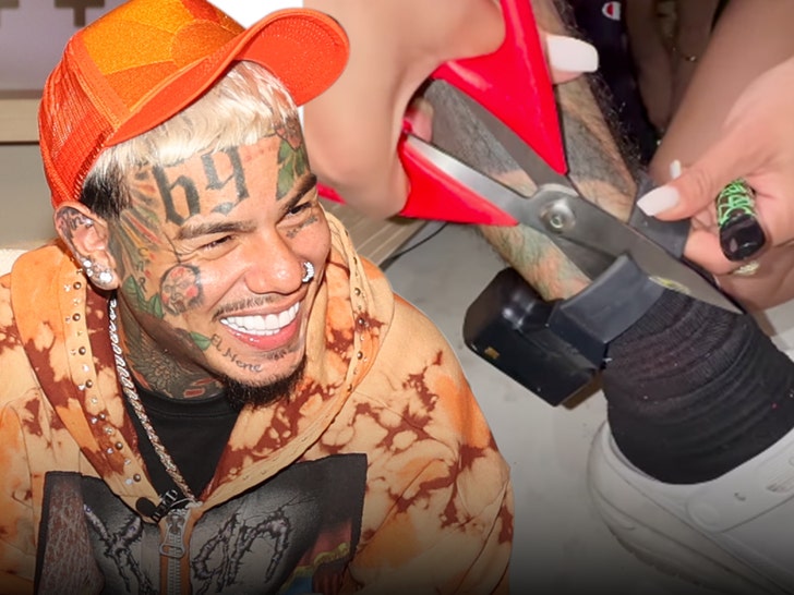 af3255d1a3814145ba8d8ca564d79887_md 6ix9ine cuts ankle monitor getty 1