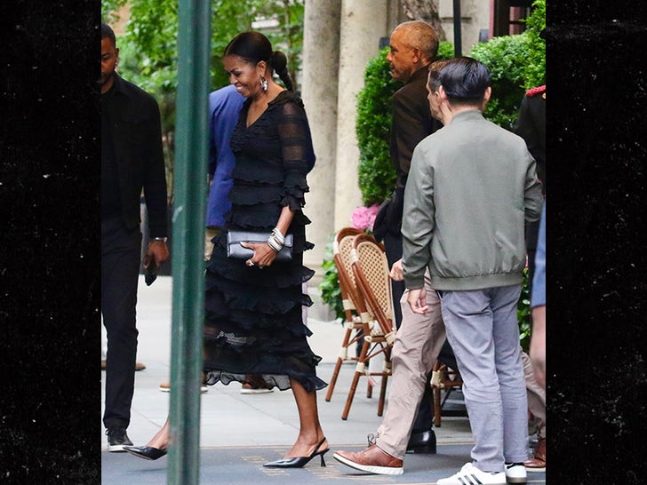 0527-Barack-Michelle-Obama-Seen-Together-NYC-Hotel-Sub1