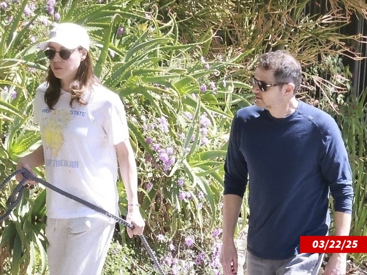 af579a4242864a68a5b350bee8883555_md aubrey plaza and tyler davidson griffith park bg 1