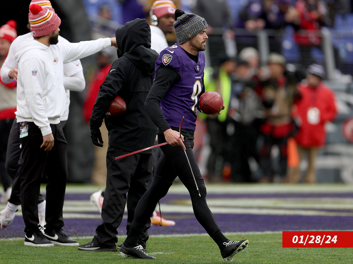 af5f2ae9ae5e4077b2b15c0a91eb3500_md Justin Tucker #9 of the Baltimore Ravens