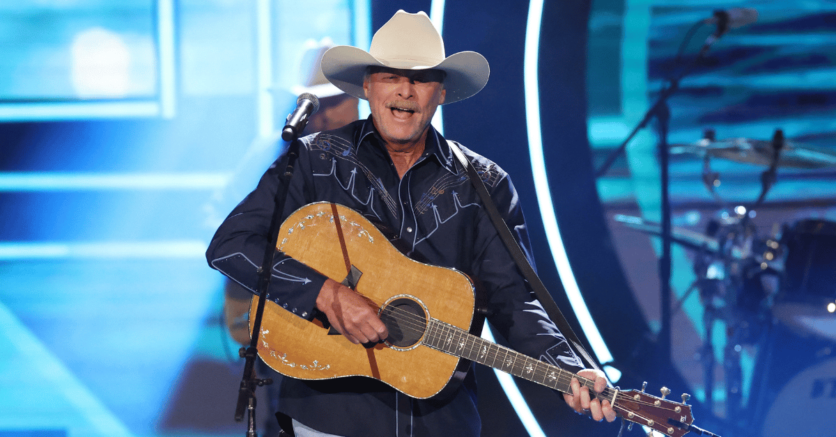 alan-jackson-sets-farewell-concert-date-amid-incurable-diagnosis-2-1760109723460 Photo of Alan Jackson