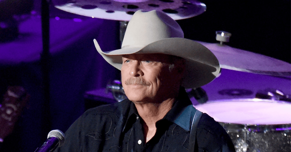 alan-jackson-sets-farewell-concert-date-amid-incurable-diagnosis-4-1760110048650 Photo of Alan Jackson