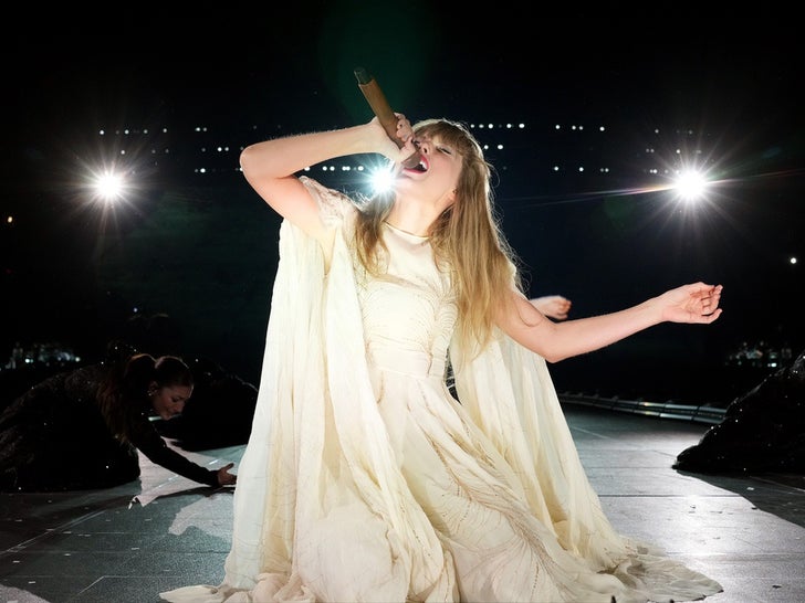 b058d1aa26a5430db85831421e3c67f5_md-1 Taylor Swift Performs During 'The Eras Tour'