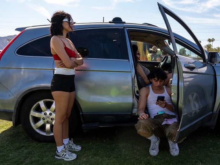 0411-people-stuck-in-traffic-to-get-into-coachella-music-festival-primary-3