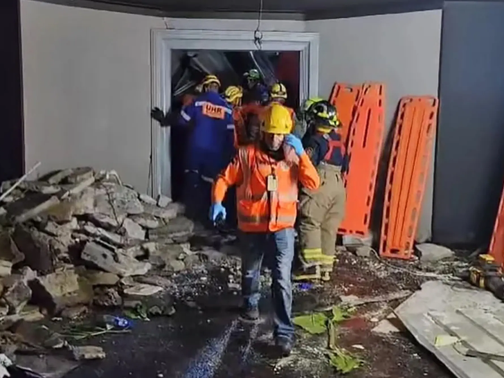 b2b3f69b069c4c15a7e777bfd54531cb_md Roof Collapsed At Jet Set Club In Dominican Republic