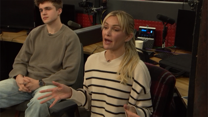 b311ba8d05214c8c8305e69006fe7083_md-3 lizzo