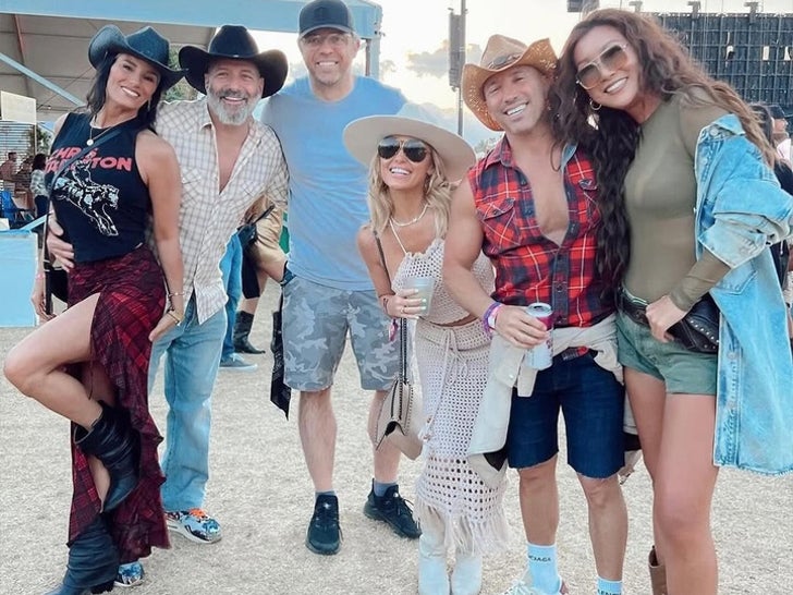 0422-celebs-at-stagecoach-sub2_720