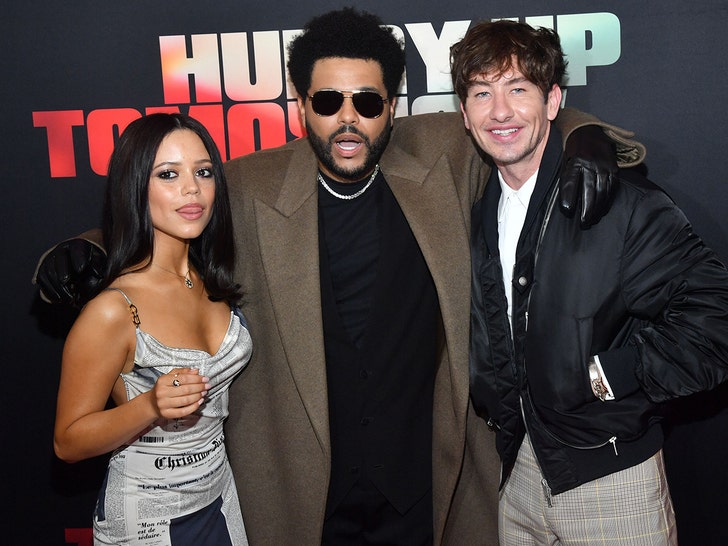 b586d3f952d5455fa57de9feb682c277_md The Weeknd Joins Stars at