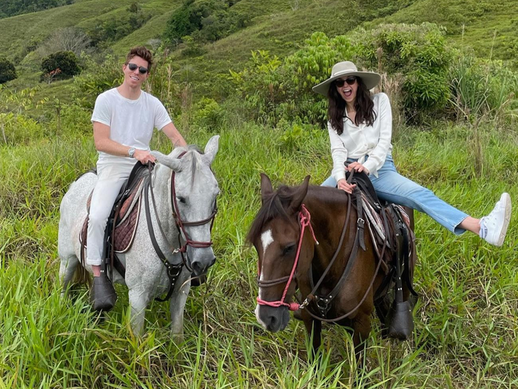 b63b4e6a97c44ba28ec0b9f6c596d806_md-1 Shaun White And Nina Dobrev Together