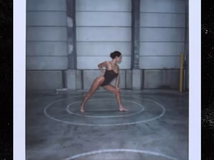 b86a4ccbb6eb4ec0970d5cd9384aa7dd_md bianca censori insta 1