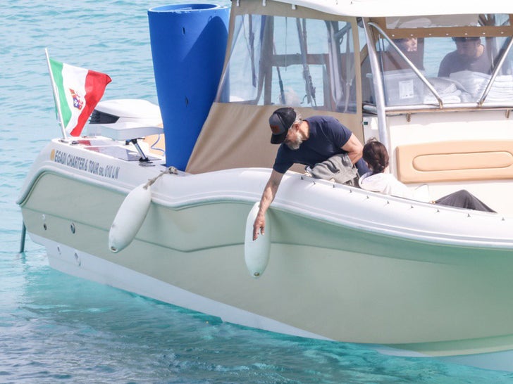 0415-Matt-Damon-Shirtless-On-A-Boat-In-Italy-With-His-Family-primary-3
