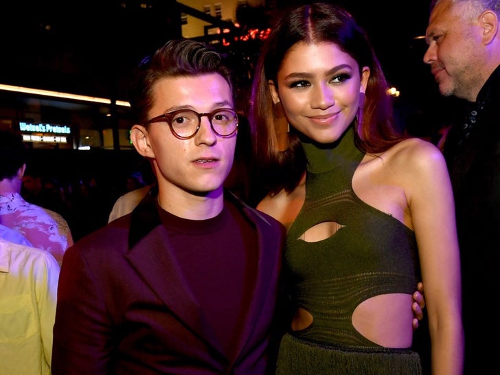 ba2a8498cc1449999a579b5238c700bd_md-1 Zendaya and Tom Holland Together