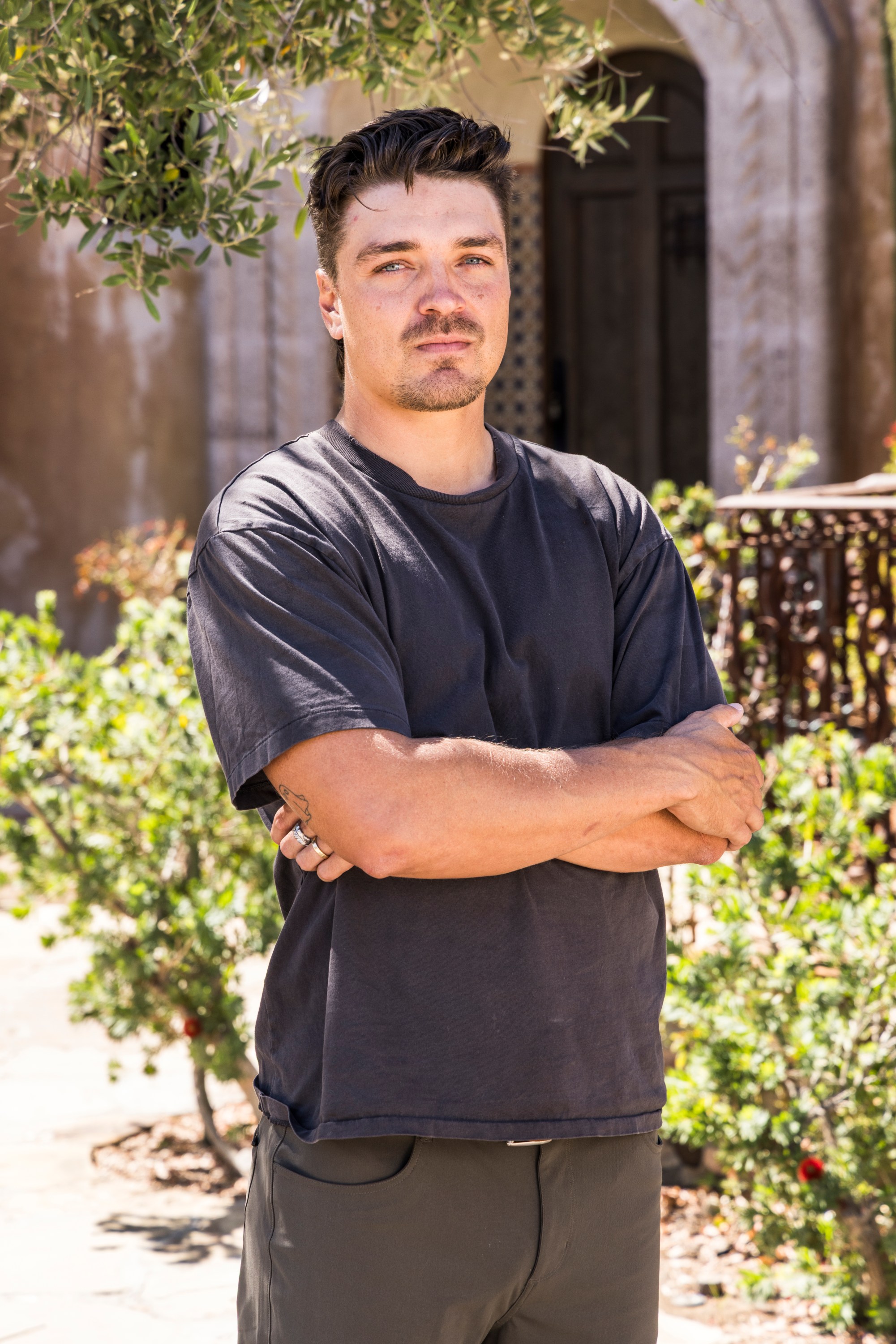 bachelor-mansion-takeover_dean-bell_credit-hgtv