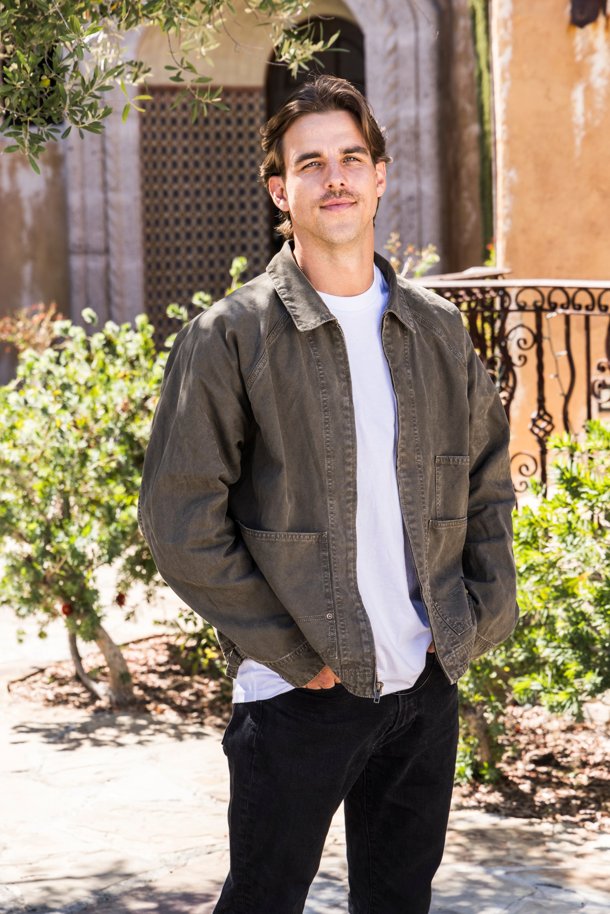 bachelor-mansion-takeover_noah-erb_credit-hgtv