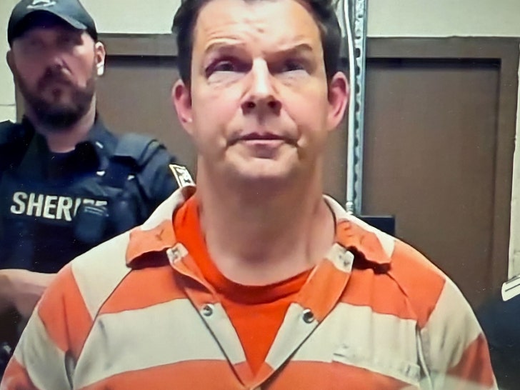 baf1fb10d79d40799cfb4824e188e475_md Eric-Mabius-1