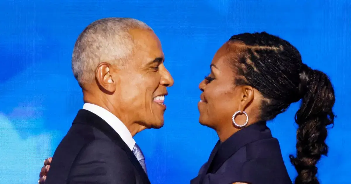 barack-obama-marc-maron-podcast-michelle-obama-didnt-sign-up-criticism-marriage22-1760378258217 Photo of Barack and Michelle Obama