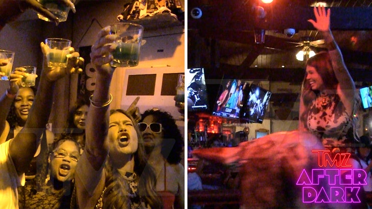 bb2f95f4eae542c0bbf377c9d9865ddd_md 081025_tmz_after_dark_tour_CWC_kal_v2
