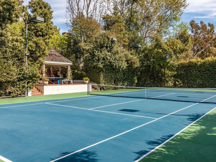 0811-Jim-Carrey-Tennis-Court-SUB