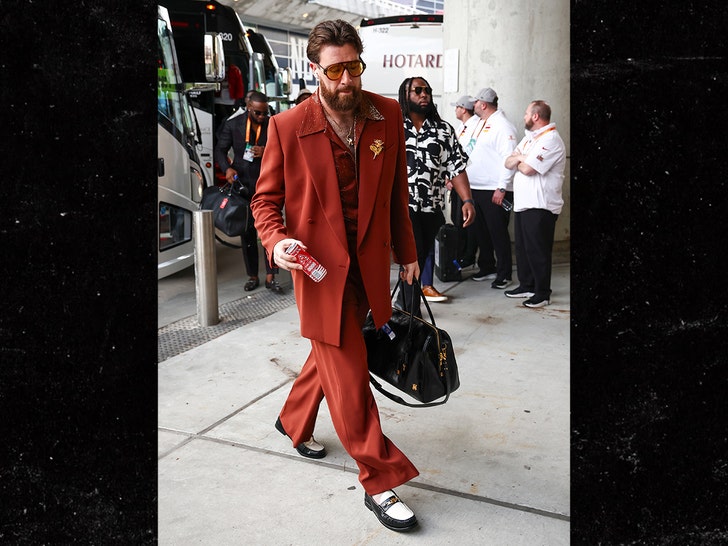 bc70011827d44049b05edb4357f2cb9f_md Travis Kelce Arrives in Style to Super Bowl LIX