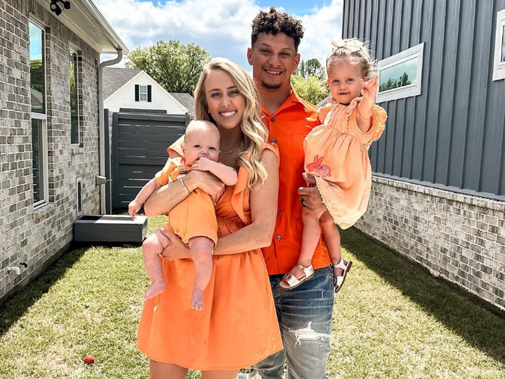 bc9173e1873047a19d2f2051b7dc1519_md Mahomes Family Photos