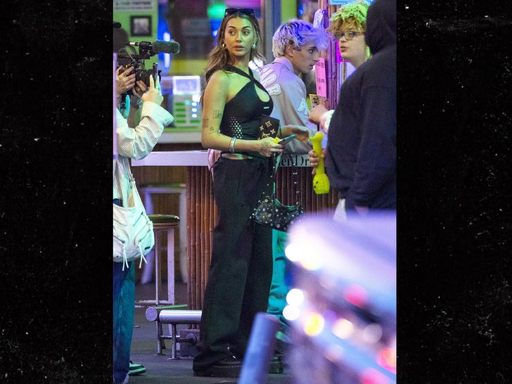 bcc6218d9ec24e4e9656647ffdf2927a_md Brianna LaPaglia Parties in New Orleans With Pals Ahead of Super Bowl