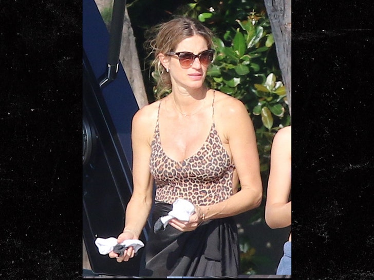 be42d7edf8144461b30abc58f38efa0f_md gisele Bündchen, Vivian Lake, and Joaquim Valente