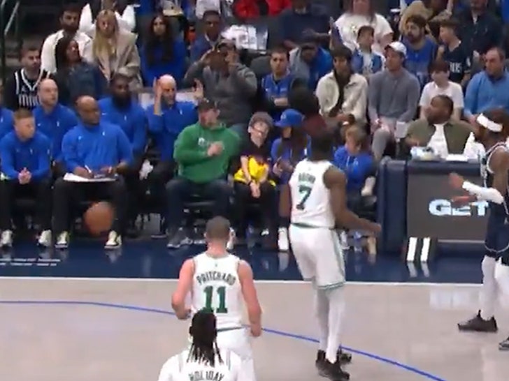 bef293b0ff3e411e9f6aeecf5a63493d_md 012625-kyrie-irving-primary-2