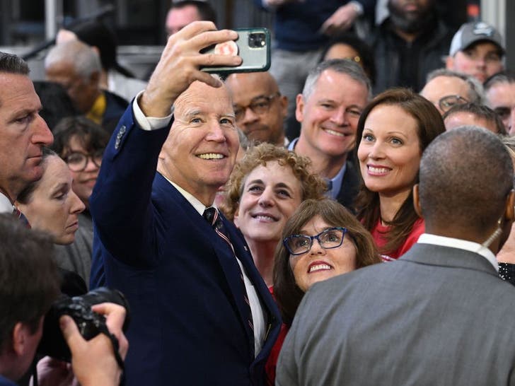 beffbdc4a37f47c7890b4f2bbb222ba6_md Selfies With Joe Biden