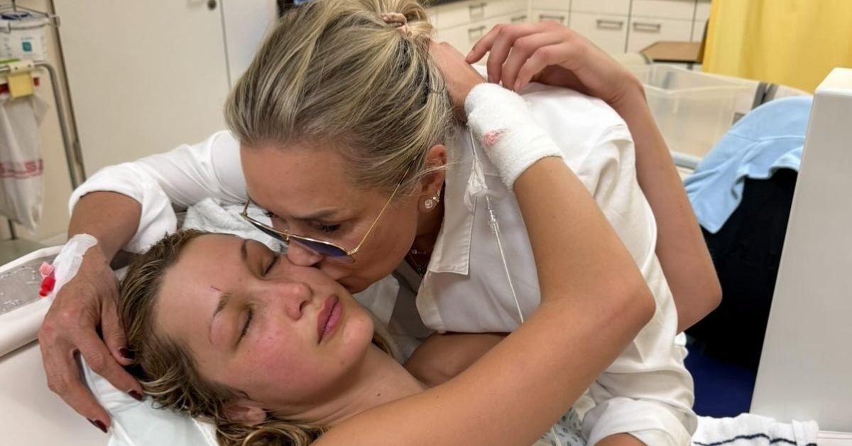 bella-hadid-and-1760562048698 Photo of Bella Hadid and Yolanda Hadid
