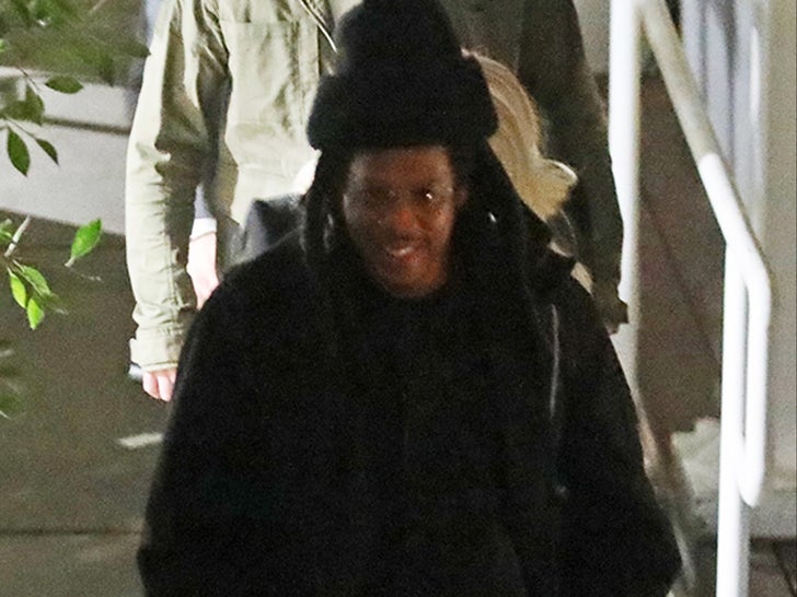 bf1baada33a24eedba16b0b59b92056d_md 0217-Beyonce-and-Jay-Z-Dinner-SUB-3